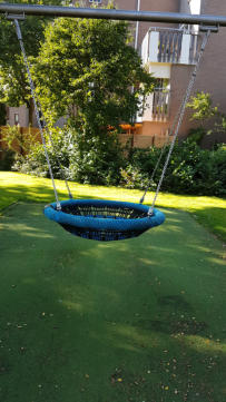 Kinderopvang Knuffelbeer - Tuin met schommel